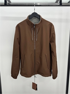 {{productViewItem.photos[photoViewList.activeNavIndex].Alt || productViewItem.photos[photoViewList.activeNavIndex].Description || 'Двусторонняя куртка ZEGNA'}}