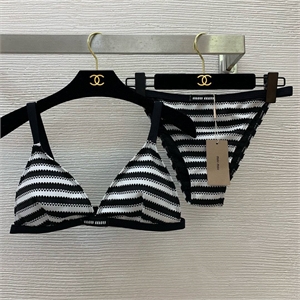 {{productViewItem.photos[photoViewList.activeNavIndex].Alt || productViewItem.photos[photoViewList.activeNavIndex].Description || 'Купальник MIU MIU'}}