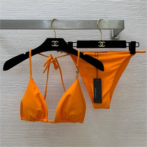 {{productViewItem.photos[photoViewList.activeNavIndex].Alt || productViewItem.photos[photoViewList.activeNavIndex].Description || 'Купальник VERSACE'}}