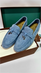 {{productViewItem.photos[photoViewList.activeNavIndex].Alt || productViewItem.photos[photoViewList.activeNavIndex].Description || 'Лоферы LORO PIANA'}}