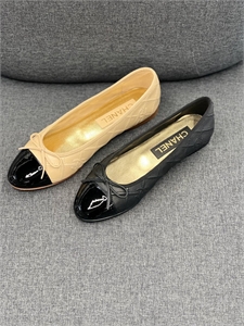 {{productViewItem.photos[photoViewList.activeNavIndex].Alt || productViewItem.photos[photoViewList.activeNavIndex].Description || 'Балетки CHANEL'}}