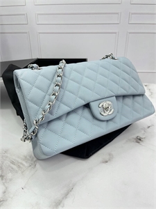 {{productViewItem.photos[photoViewList.activeNavIndex].Alt || productViewItem.photos[photoViewList.activeNavIndex].Description || 'Сумка CHANEL'}}