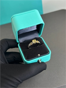 {{productViewItem.photos[photoViewList.activeNavIndex].Alt || productViewItem.photos[photoViewList.activeNavIndex].Description || 'Кольцо Tiffany&amp;Co Серебро 925 п'}}