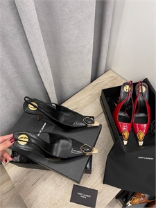 {{productViewItem.photos[photoViewList.activeNavIndex].Alt || productViewItem.photos[photoViewList.activeNavIndex].Description || 'Туфли YSL'}}
