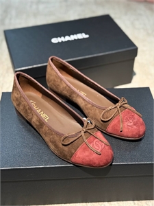 {{productViewItem.photos[photoViewList.activeNavIndex].Alt || productViewItem.photos[photoViewList.activeNavIndex].Description || 'Балетки CHANEL'}}