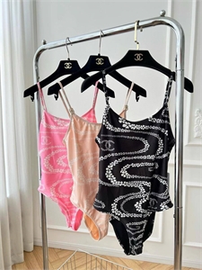 {{productViewItem.photos[photoViewList.activeNavIndex].Alt || productViewItem.photos[photoViewList.activeNavIndex].Description || 'Купальник CHANEL'}}