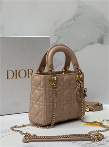 {{productViewItem.photos[photoViewList.activeNavIndex].Alt || productViewItem.photos[photoViewList.activeNavIndex].Description || 'Сумка DIOR'}}