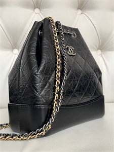 {{productViewItem.photos[photoViewList.activeNavIndex].Alt || productViewItem.photos[photoViewList.activeNavIndex].Description || 'Сумка - Рюкзак CHANEL'}}