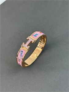{{productViewItem.photos[photoViewList.activeNavIndex].Alt || productViewItem.photos[photoViewList.activeNavIndex].Description || 'Браслет  Hermes'}}