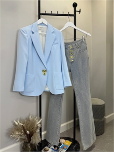 {{productViewItem.photos[photoViewList.activeNavIndex].Alt || productViewItem.photos[photoViewList.activeNavIndex].Description || 'Пиджак Schiaparelli'}}