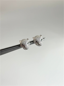 {{productViewItem.photos[photoViewList.activeNavIndex].Alt || productViewItem.photos[photoViewList.activeNavIndex].Description || 'Серьги CARTIER Серебро с фианитами'}}
