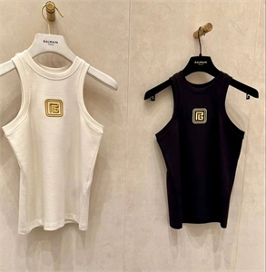{{productViewItem.photos[photoViewList.activeNavIndex].Alt || productViewItem.photos[photoViewList.activeNavIndex].Description || 'Майка BALMAIN'}}
