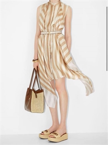{{productViewItem.photos[photoViewList.activeNavIndex].Alt || productViewItem.photos[photoViewList.activeNavIndex].Description || 'Платье FENDI'}}