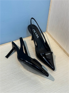 {{productViewItem.photos[photoViewList.activeNavIndex].Alt || productViewItem.photos[photoViewList.activeNavIndex].Description || 'Туфли PRADA'}}