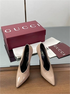 {{productViewItem.photos[photoViewList.activeNavIndex].Alt || productViewItem.photos[photoViewList.activeNavIndex].Description || 'Туфли GUCCI'}}