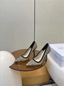 {{productViewItem.photos[photoViewList.activeNavIndex].Alt || productViewItem.photos[photoViewList.activeNavIndex].Description || 'Туфли DIOR'}}