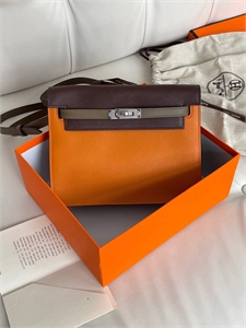 {{productViewItem.photos[photoViewList.activeNavIndex].Alt || productViewItem.photos[photoViewList.activeNavIndex].Description || 'Сумка HERMES 20 см'}}