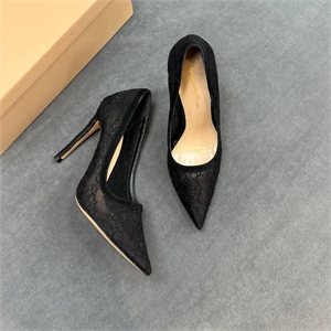 {{productViewItem.photos[photoViewList.activeNavIndex].Alt || productViewItem.photos[photoViewList.activeNavIndex].Description || 'Туфли GIANVITO ROSSI'}}