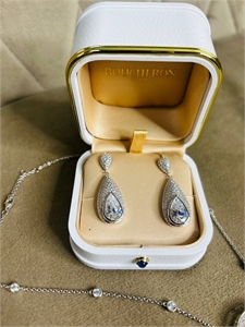 {{productViewItem.photos[photoViewList.activeNavIndex].Alt || productViewItem.photos[photoViewList.activeNavIndex].Description || 'Серьги BOUCHERON Серебро 925 п'}}