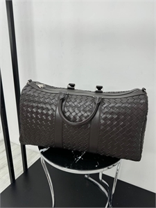 {{productViewItem.photos[photoViewList.activeNavIndex].Alt || productViewItem.photos[photoViewList.activeNavIndex].Description || 'Сумка BOTTEGA VENETA'}}
