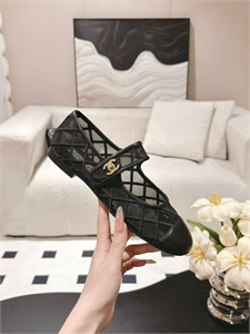 {{productViewItem.photos[photoViewList.activeNavIndex].Alt || productViewItem.photos[photoViewList.activeNavIndex].Description || 'Балетки CHANEL'}}