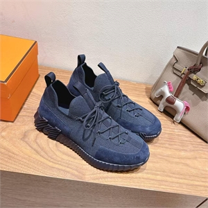 {{productViewItem.photos[photoViewList.activeNavIndex].Alt || productViewItem.photos[photoViewList.activeNavIndex].Description || 'Кроссовки HERMES'}}