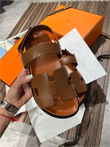 {{productViewItem.photos[photoViewList.activeNavIndex].Alt || productViewItem.photos[photoViewList.activeNavIndex].Description || 'Сандали HERMES'}}