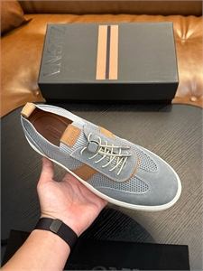 {{productViewItem.photos[photoViewList.activeNavIndex].Alt || productViewItem.photos[photoViewList.activeNavIndex].Description || 'Кеды ZEGNA'}}