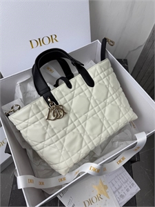 {{productViewItem.photos[photoViewList.activeNavIndex].Alt || productViewItem.photos[photoViewList.activeNavIndex].Description || 'Сумка DIOR'}}