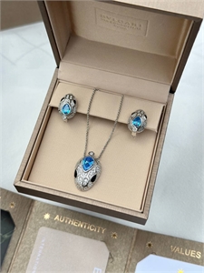 {{productViewItem.photos[photoViewList.activeNavIndex].Alt || productViewItem.photos[photoViewList.activeNavIndex].Description || 'Кулон BVLGARI Серебро 925 п'}}