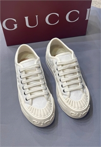 {{productViewItem.photos[photoViewList.activeNavIndex].Alt || productViewItem.photos[photoViewList.activeNavIndex].Description || 'Кеды GUCCI'}}