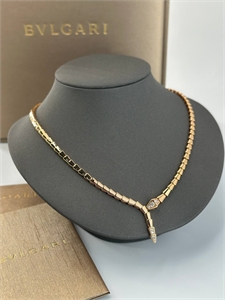 {{productViewItem.photos[photoViewList.activeNavIndex].Alt || productViewItem.photos[photoViewList.activeNavIndex].Description || 'Колье BVLGARI'}}