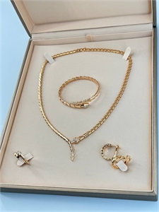 {{productViewItem.photos[photoViewList.activeNavIndex].Alt || productViewItem.photos[photoViewList.activeNavIndex].Description || 'Серьги BVLGARI'}}