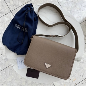 {{productViewItem.photos[photoViewList.activeNavIndex].Alt || productViewItem.photos[photoViewList.activeNavIndex].Description || 'Сумка PRADA'}}