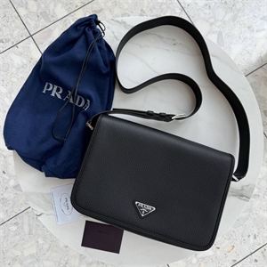 {{productViewItem.photos[photoViewList.activeNavIndex].Alt || productViewItem.photos[photoViewList.activeNavIndex].Description || 'Сумка PRADA'}}