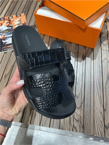 {{productViewItem.photos[photoViewList.activeNavIndex].Alt || productViewItem.photos[photoViewList.activeNavIndex].Description || 'Сандали HERMES'}}
