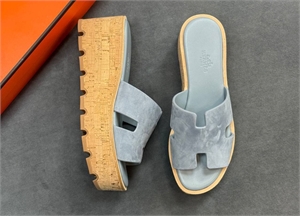 {{productViewItem.photos[photoViewList.activeNavIndex].Alt || productViewItem.photos[photoViewList.activeNavIndex].Description || 'Тапочки HERMES'}}