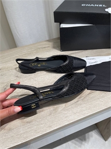 {{productViewItem.photos[photoViewList.activeNavIndex].Alt || productViewItem.photos[photoViewList.activeNavIndex].Description || 'Туфли CHANEL'}}