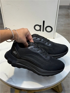 {{productViewItem.photos[photoViewList.activeNavIndex].Alt || productViewItem.photos[photoViewList.activeNavIndex].Description || 'Кроссовки ALO'}}