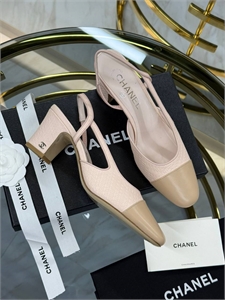 {{productViewItem.photos[photoViewList.activeNavIndex].Alt || productViewItem.photos[photoViewList.activeNavIndex].Description || 'Туфли CHANEL'}}