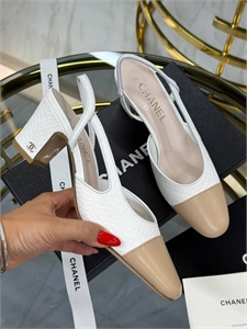 {{productViewItem.photos[photoViewList.activeNavIndex].Alt || productViewItem.photos[photoViewList.activeNavIndex].Description || 'Туфли CHANEL'}}