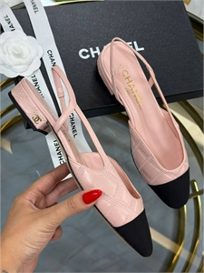 {{productViewItem.photos[photoViewList.activeNavIndex].Alt || productViewItem.photos[photoViewList.activeNavIndex].Description || 'Туфли CHANEL'}}