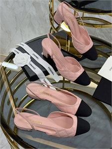 {{productViewItem.photos[photoViewList.activeNavIndex].Alt || productViewItem.photos[photoViewList.activeNavIndex].Description || 'Туфли CHANEL'}}