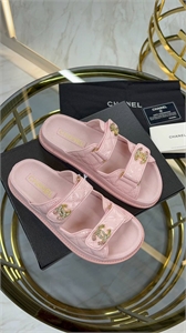 {{productViewItem.photos[photoViewList.activeNavIndex].Alt || productViewItem.photos[photoViewList.activeNavIndex].Description || 'Шлепанцы CHANEL'}}
