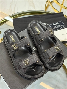 {{productViewItem.photos[photoViewList.activeNavIndex].Alt || productViewItem.photos[photoViewList.activeNavIndex].Description || 'Шлепанцы CHANEL'}}