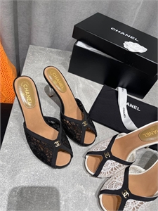 {{productViewItem.photos[photoViewList.activeNavIndex].Alt || productViewItem.photos[photoViewList.activeNavIndex].Description || 'Босоножки CHANEL'}}