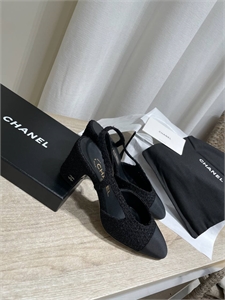 {{productViewItem.photos[photoViewList.activeNavIndex].Alt || productViewItem.photos[photoViewList.activeNavIndex].Description || 'Туфли CHANEL'}}