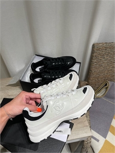 {{productViewItem.photos[photoViewList.activeNavIndex].Alt || productViewItem.photos[photoViewList.activeNavIndex].Description || 'Кроссовки CHANEL'}}