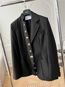 {{productViewItem.photos[photoViewList.activeNavIndex].Alt || productViewItem.photos[photoViewList.activeNavIndex].Description || 'Пиджак Schiaparelli'}}