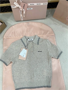 {{productViewItem.photos[photoViewList.activeNavIndex].Alt || productViewItem.photos[photoViewList.activeNavIndex].Description || 'Поло MIU MIU'}}